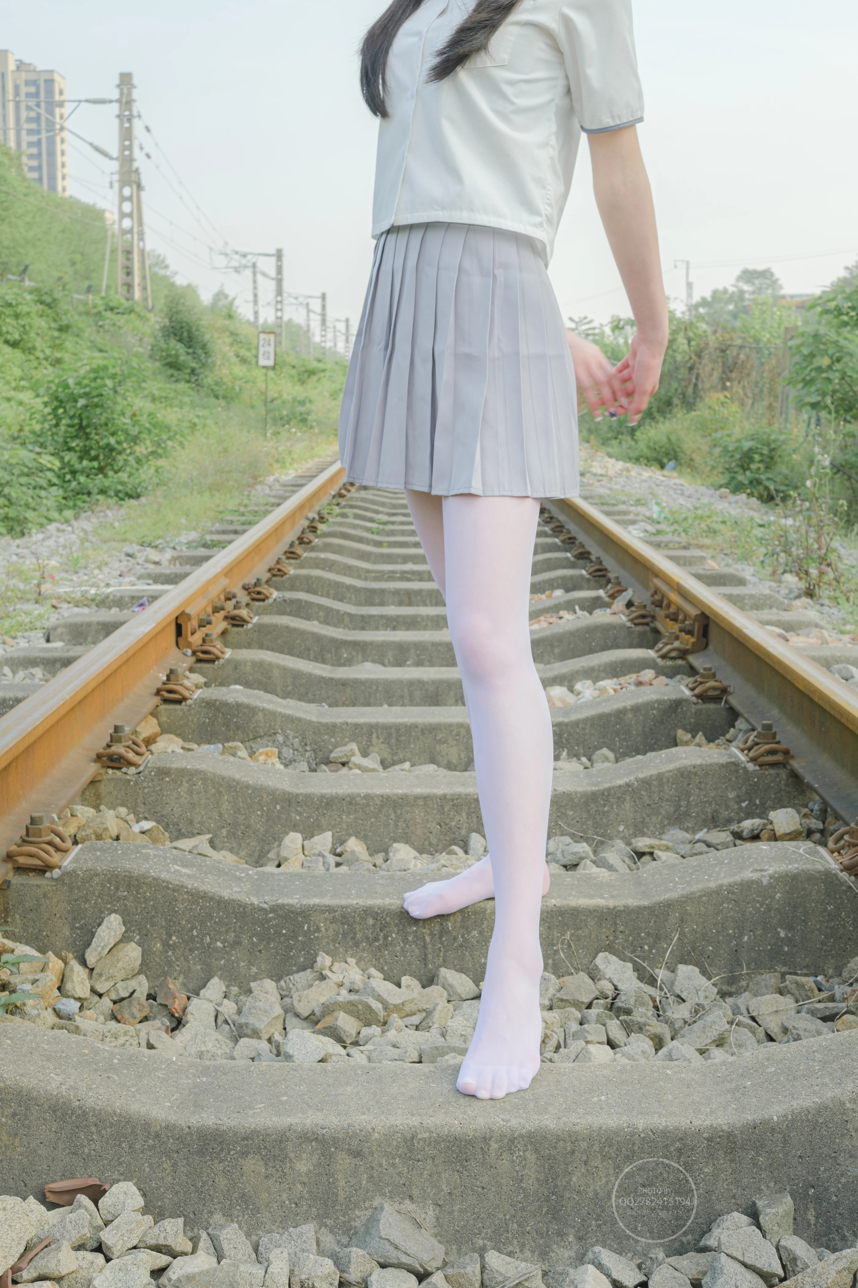 森萝财团 有料 NO.038 吸吸 铁轨边的JK白丝美少女 [60P]插图2